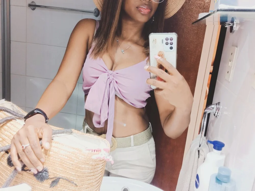 Guama33 Chat XXX offline