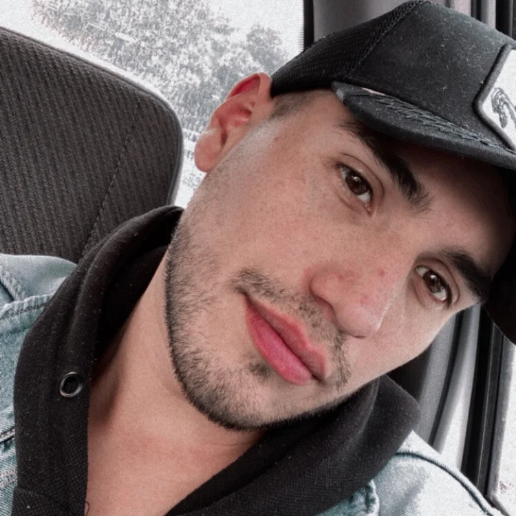 shadowsnake69 離線 XXX 聊天