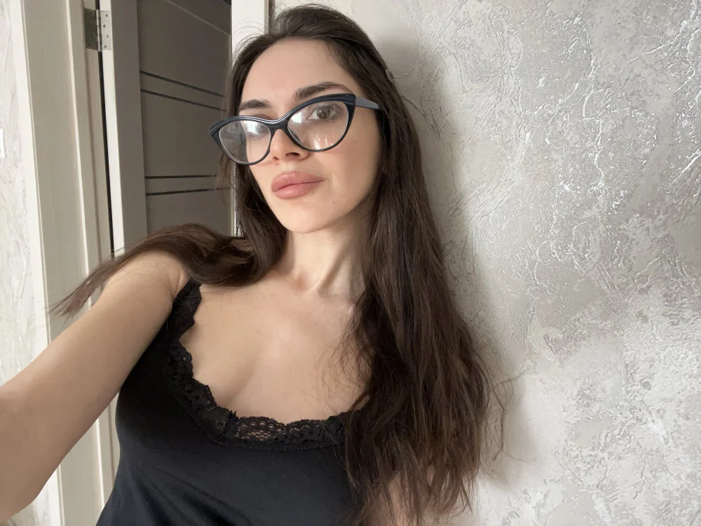 RoxiCherry cam model