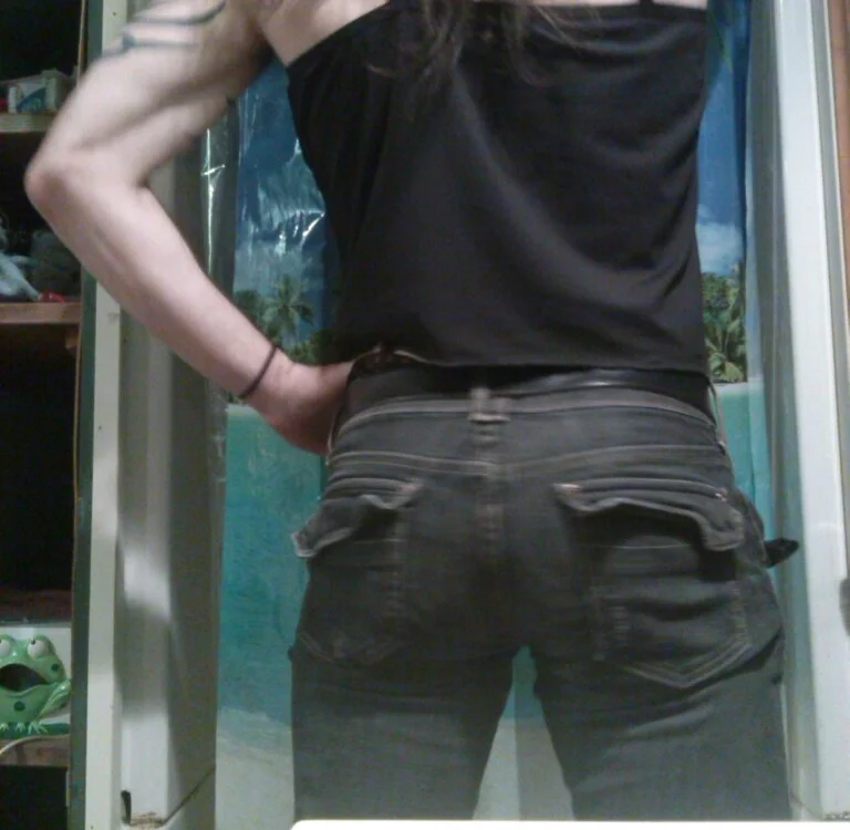 Punkie6666's Offline XXX Chat