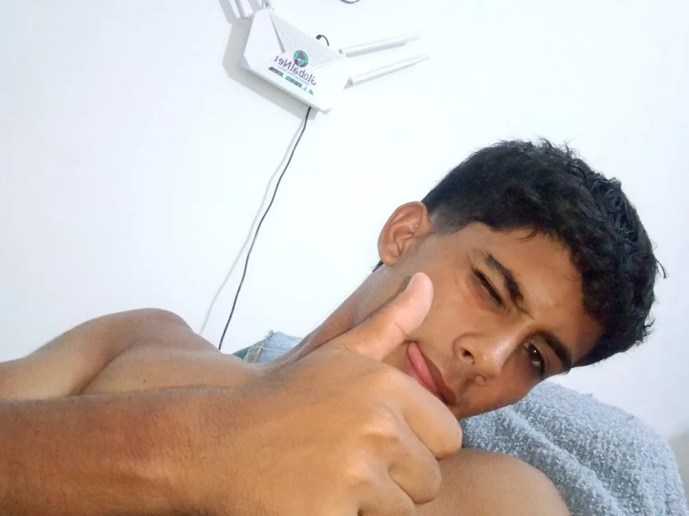 Javier1410's Offline XXX Chat