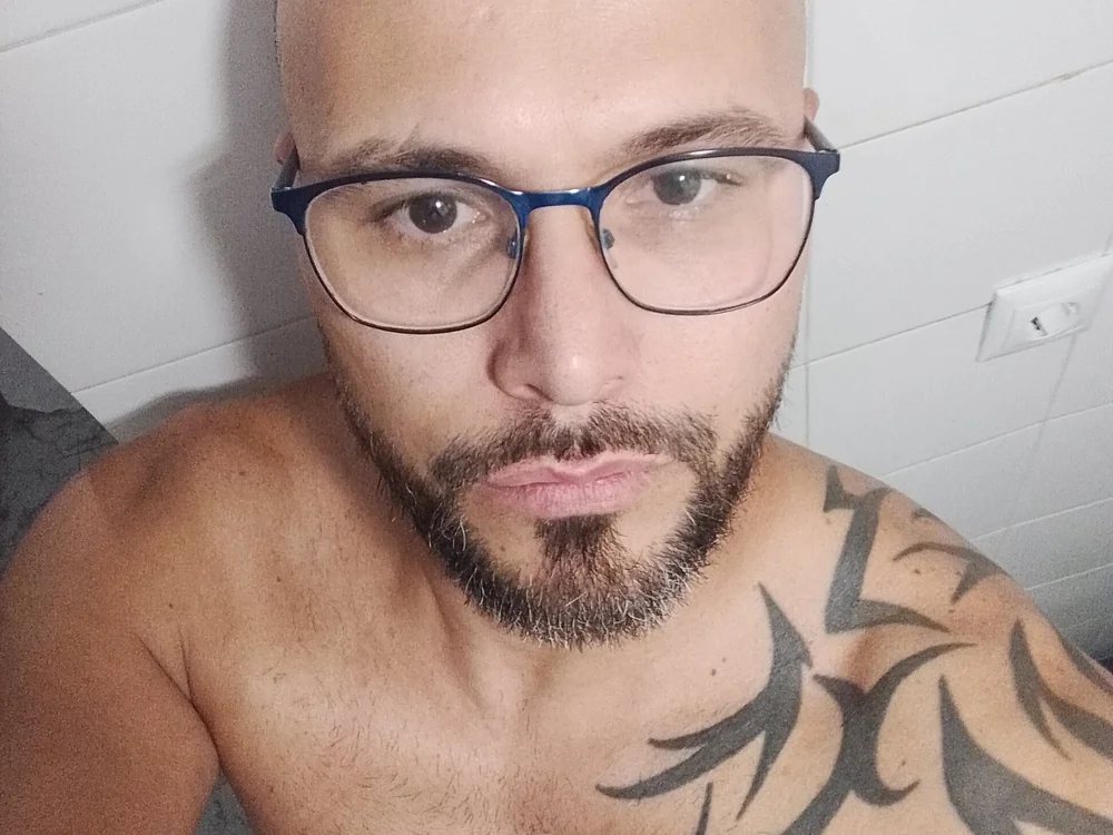 lorenzo315's Offline XXX Chat