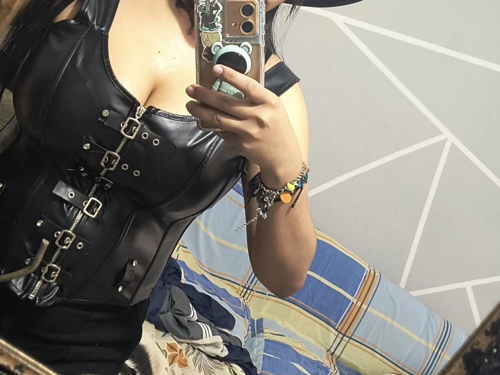 VickyReina's Offline XXX Chat