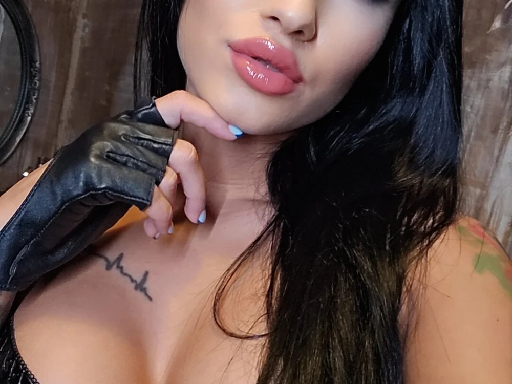 ElyshaDiamond's Offline Chat Room