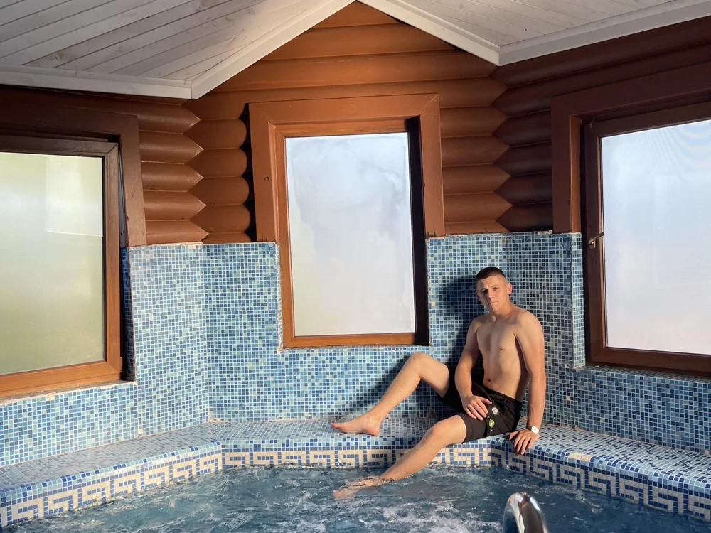 AlexLuck_'s most recent online preview