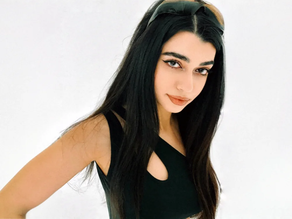 KylieJenier offline chatrum