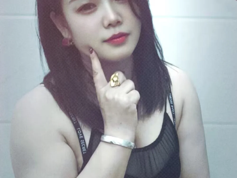 fangfang552's Offline XXX Chat