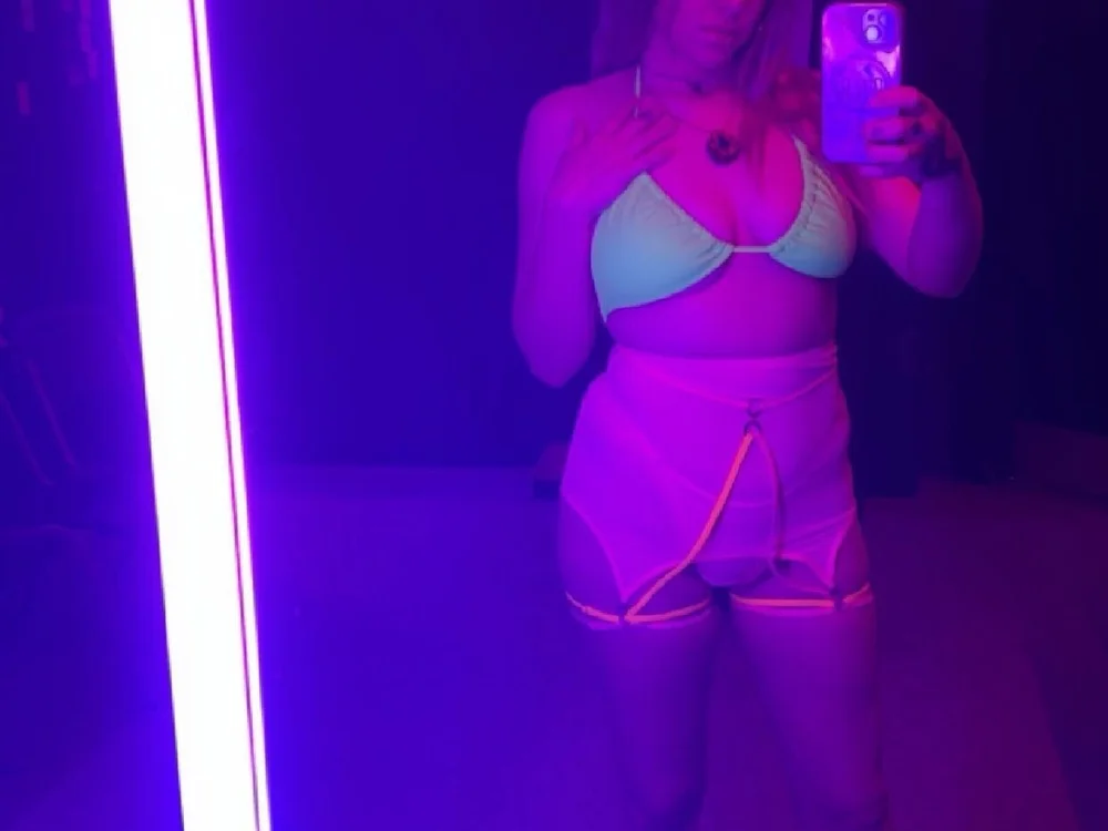 Pyropixiequeen's Offline Chat Room