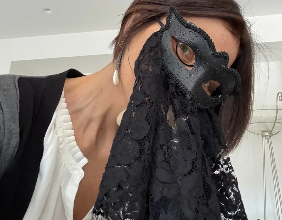 HelenTiAscolta's Offline XXX Chat