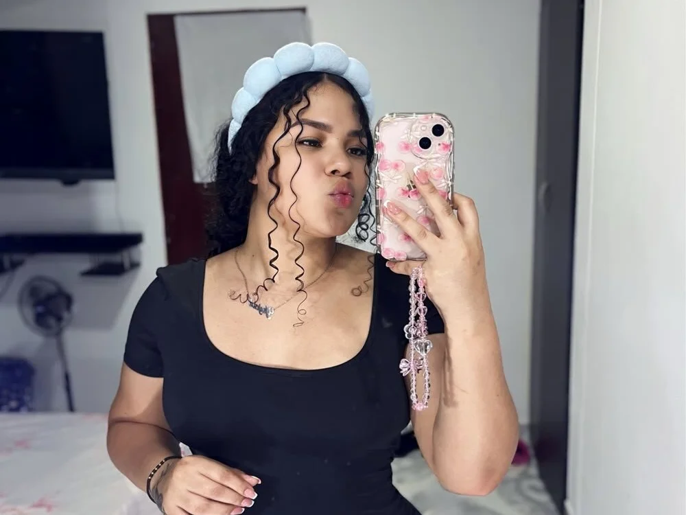 yor_ambar's Offline XXX Chat