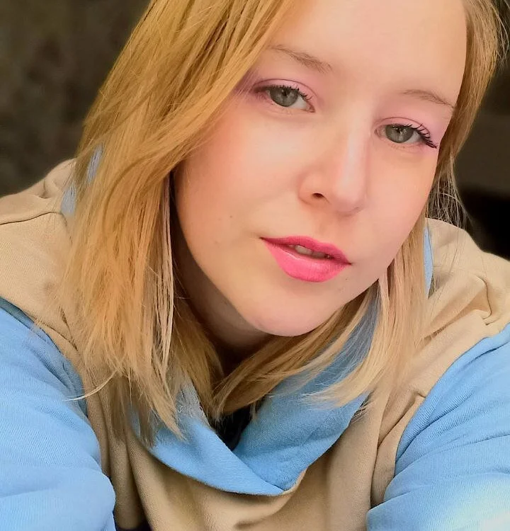 KateBrownb's Offline Chat Room