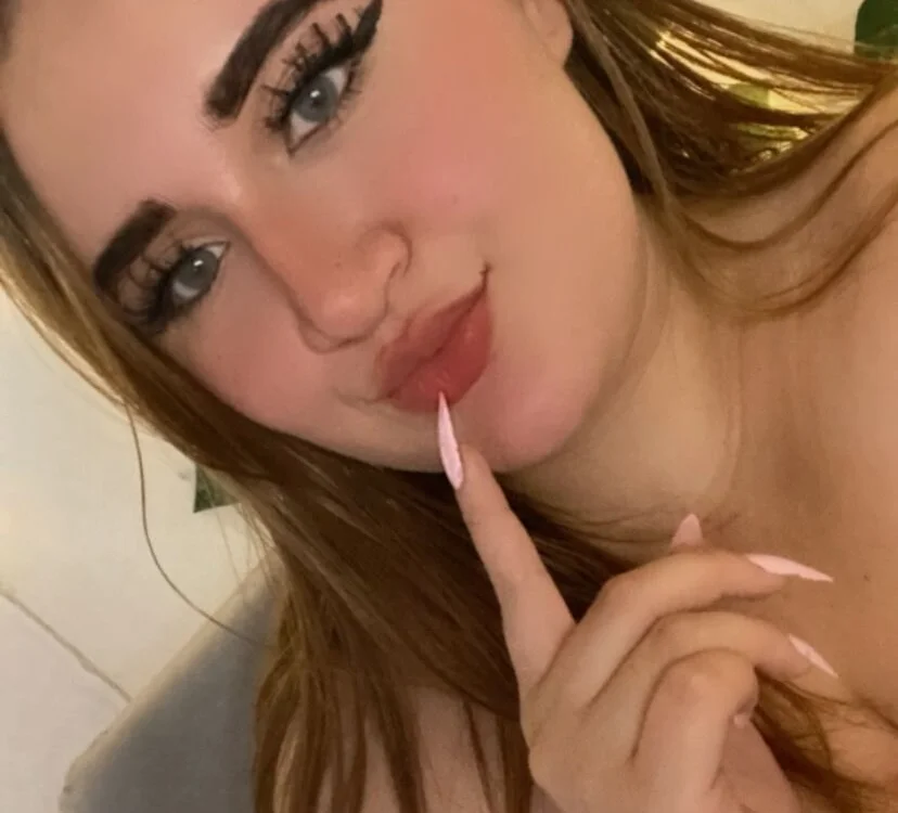 Maddy_Luu's Offline Chat Room