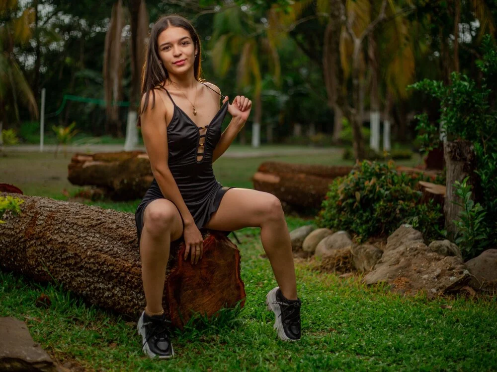 arianasweet20's Offline XXX Chat