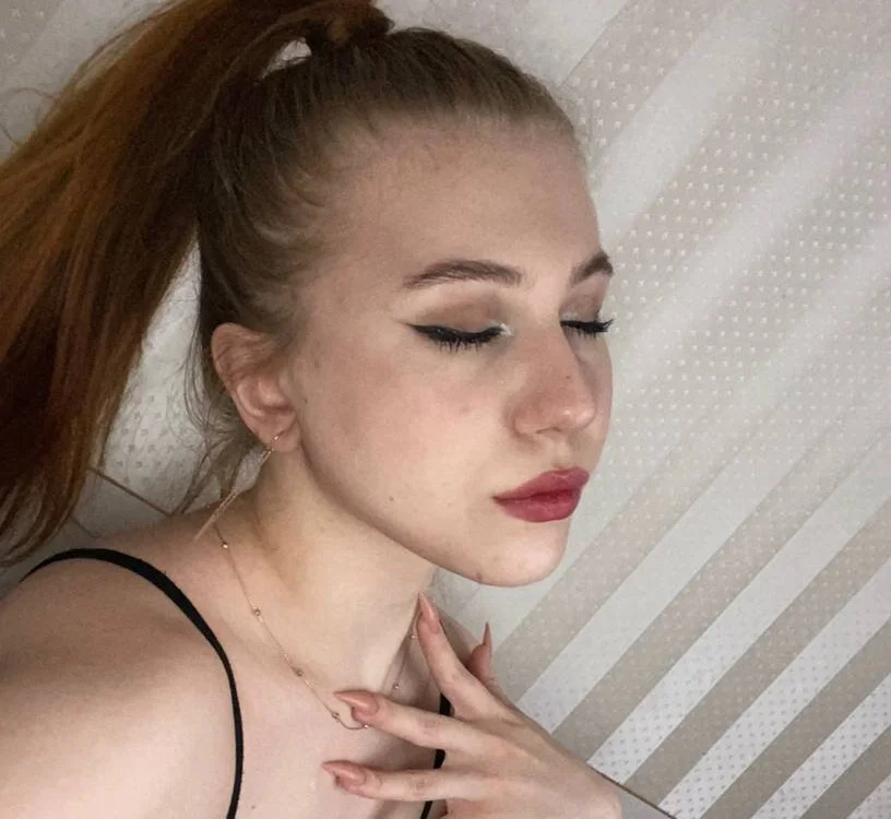 Caroline_Instapussy's Offline XXX Chat