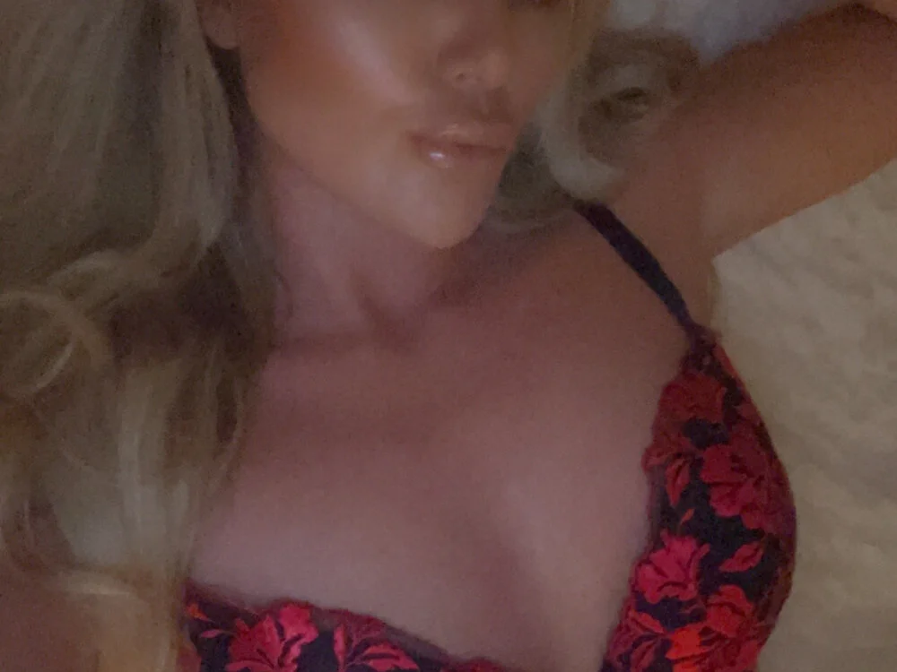 TheCumSlutBarbie Offline XXX Chat