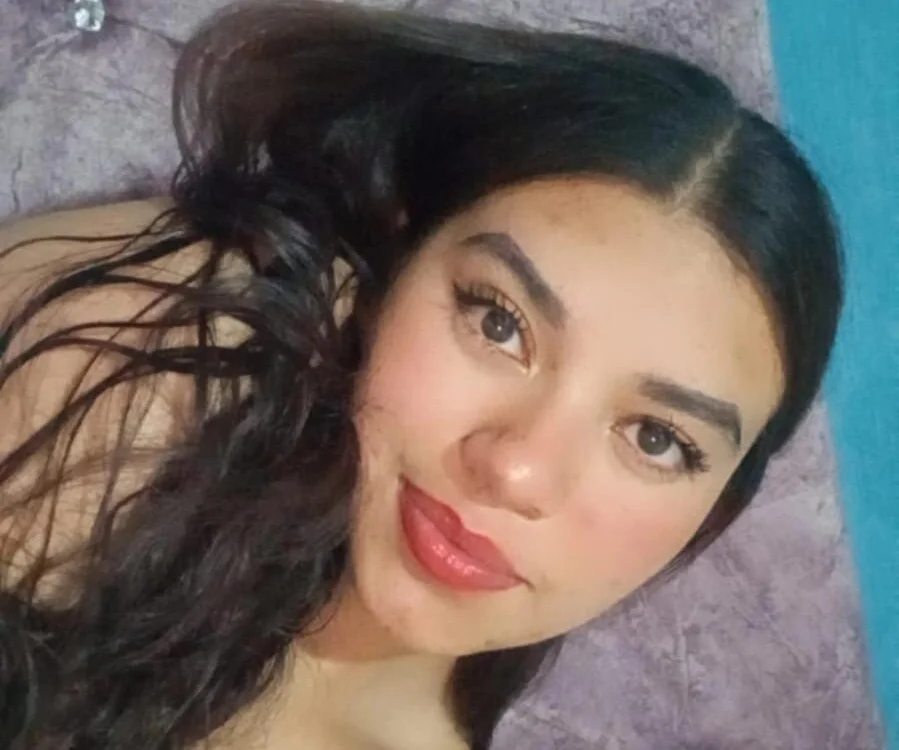 Lesly_Moretti's Offline Chat Room