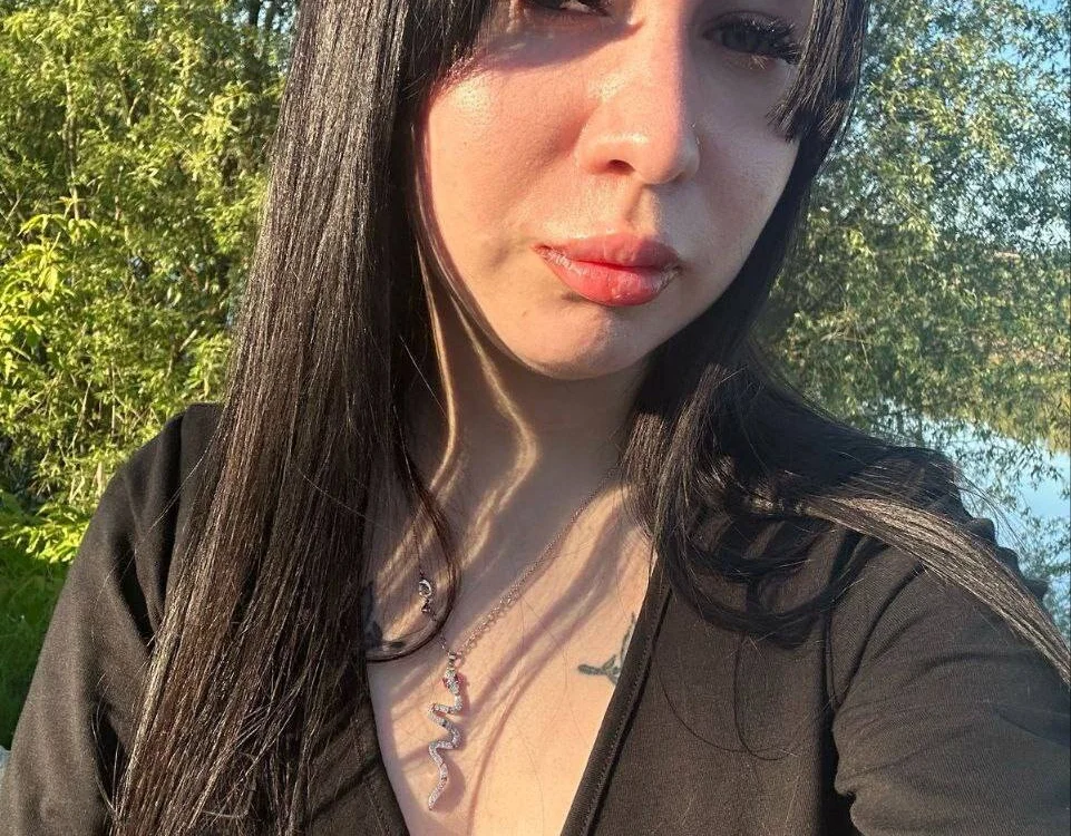 Roxie_Rose offline chatrum