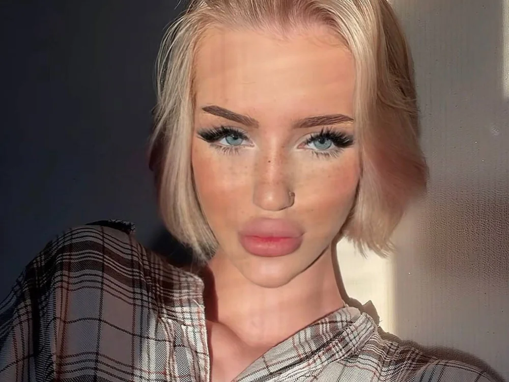 AngelaHolmes' Offline XXX Chat