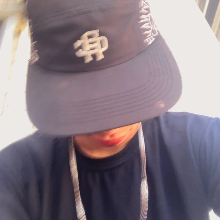 JhzzIN21 offline XXX-chat