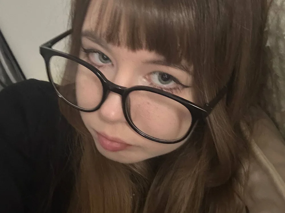 SadeHowenn Offline XXX chat