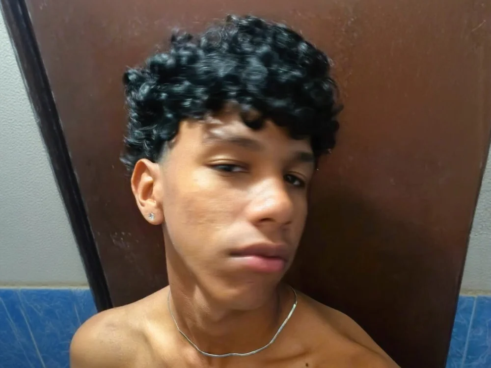 Ggoldenboyx1 offline XXX-chat