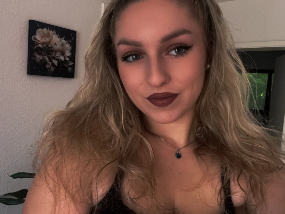 KiraBloom66 Live XXX Chat