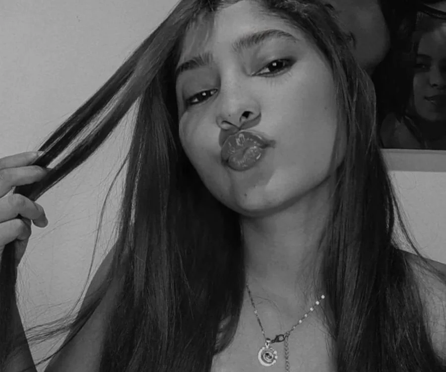 angeles_19_'s Offline XXX Chat
