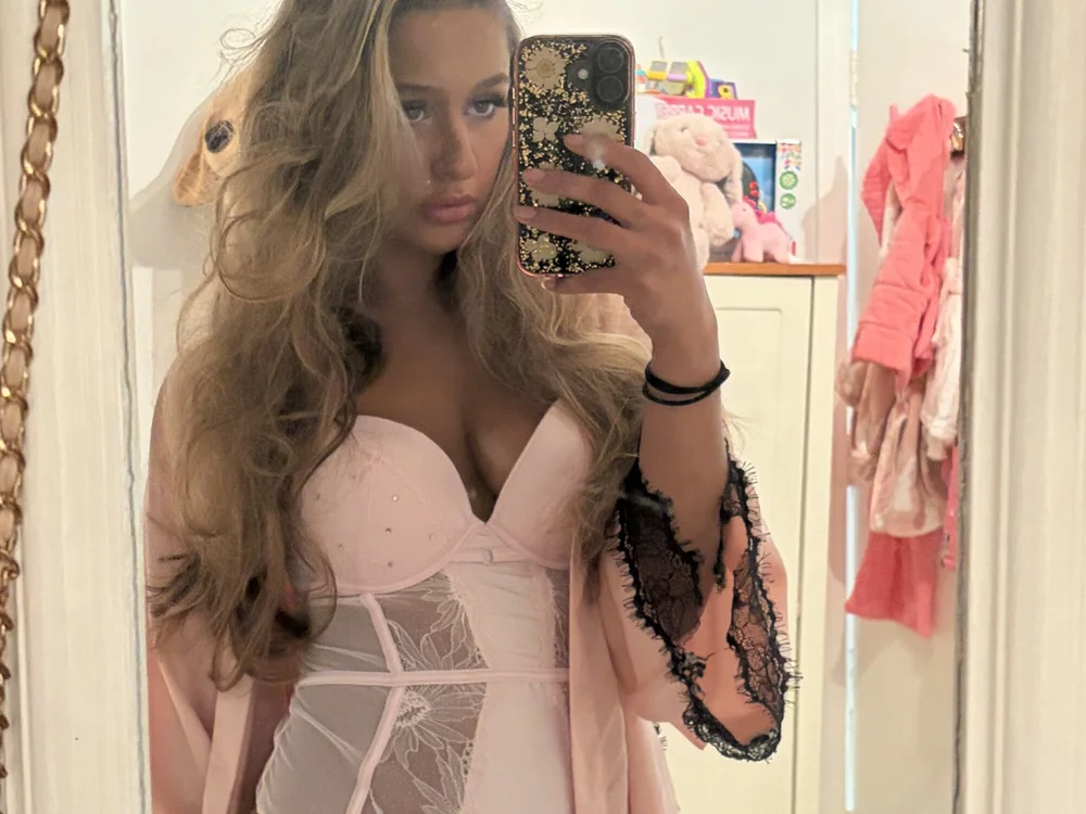 Nova_Rose19's Offline XXX Chat