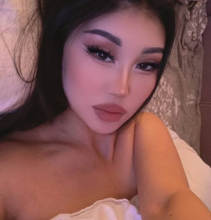 ilona_Kim's Offline XXX Chat