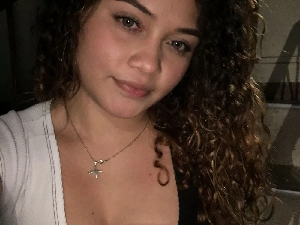 Michellesex999's Offline Chat Room