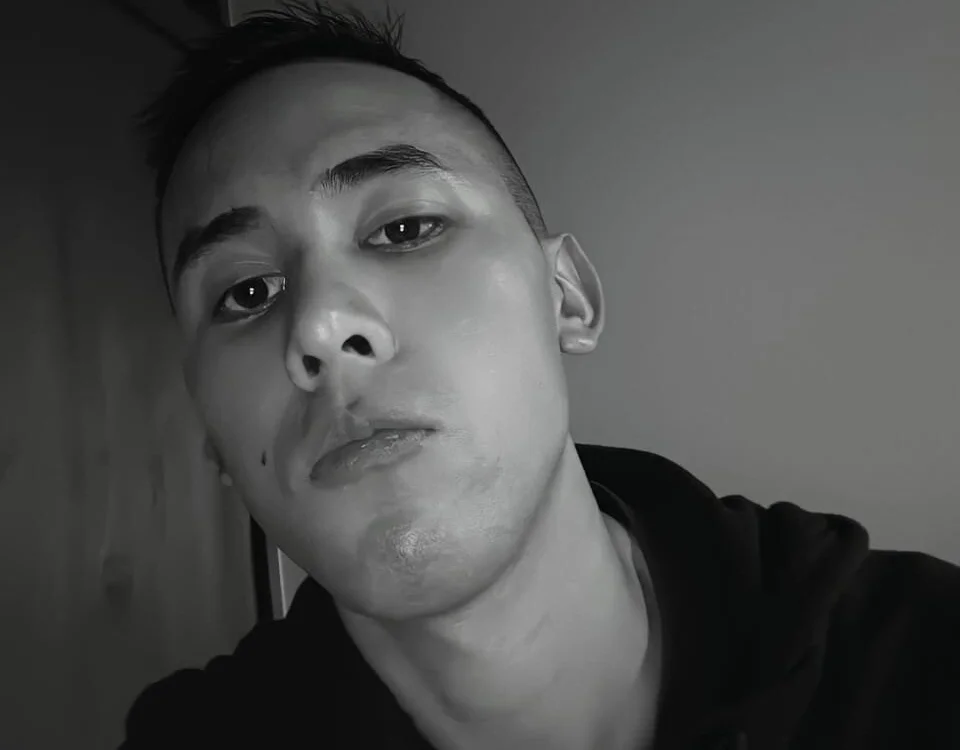 Chat +18 off-line de EE9EE9