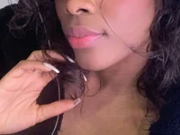 XXX chat uživo modela Nahomy_Tunner