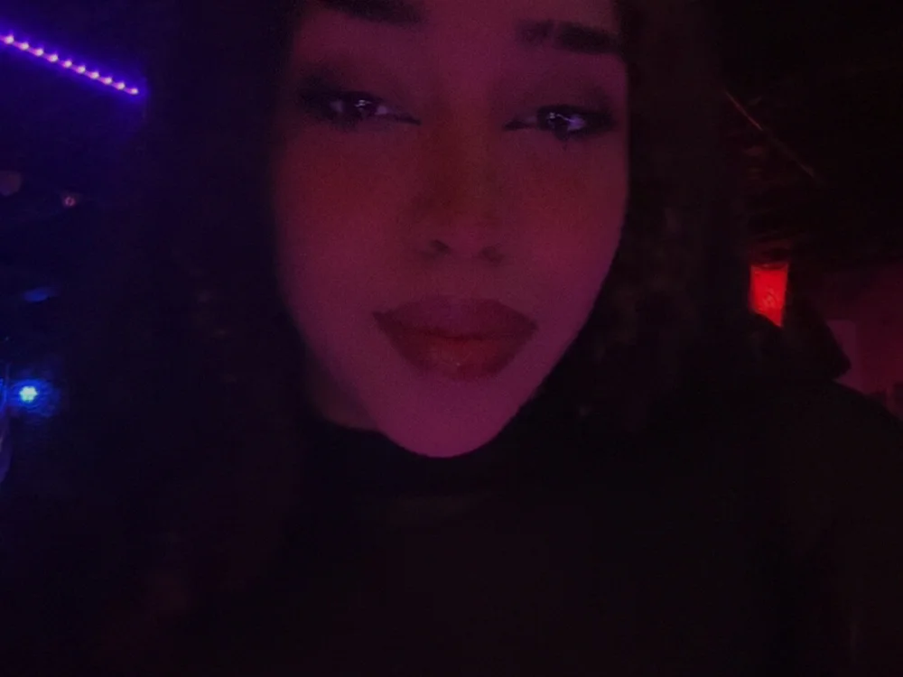 Gypsy_the_siren's Offline XXX Chat