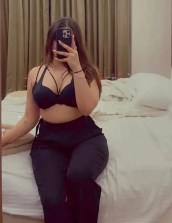 SiiiMSiima Adlı Modelin Çevrimdışı XXX Sohbeti