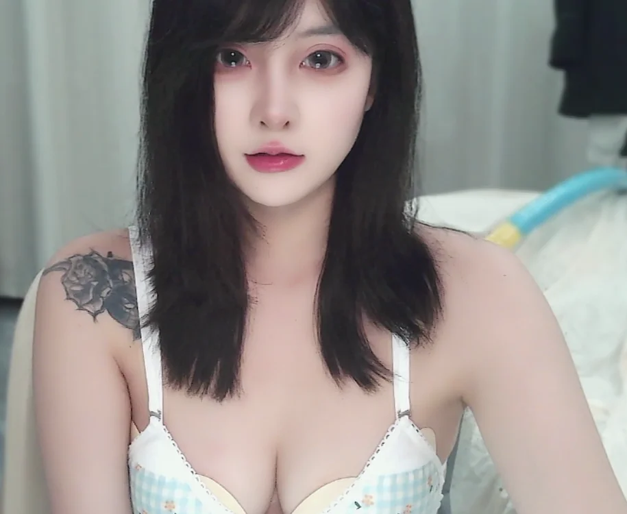 -caicai Adlı Modelin Çevrimdışı XXX Sohbeti