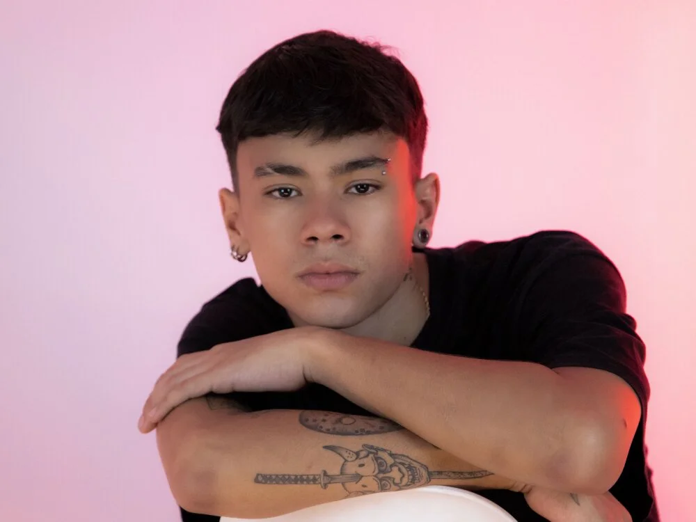 Christian_hardy's Offline XXX Chat