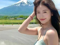 Eloise131499 live cam profile - MySuperHot