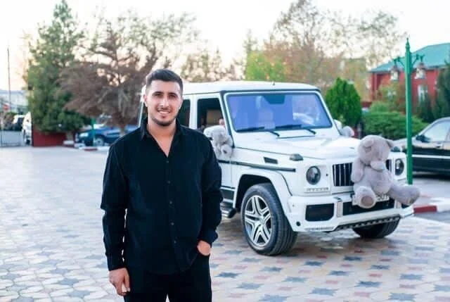 Nikoaliyev Adlı Modelin Çevrimdışı Sohbet Odası
