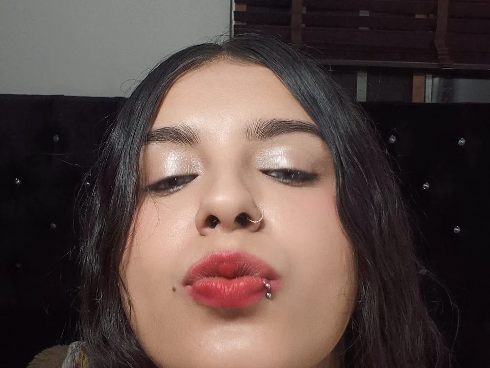 Mar_Ken Adlı Modelin Çevrimdışı XXX Sohbeti