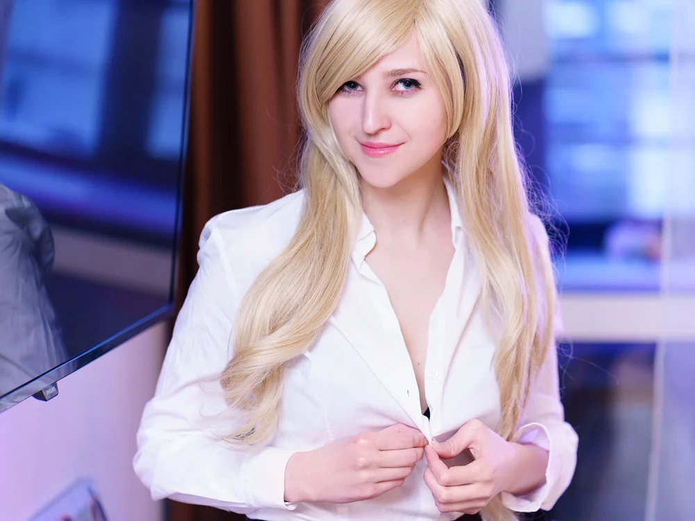Olivia_Cook's Offline Chat Room