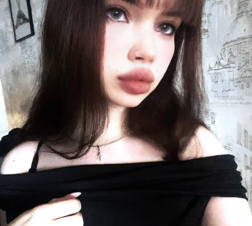 ElvinaEves' Offline XXX Chat