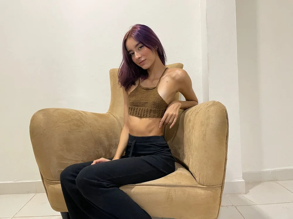 Clarasandoval's Offline Chat Room