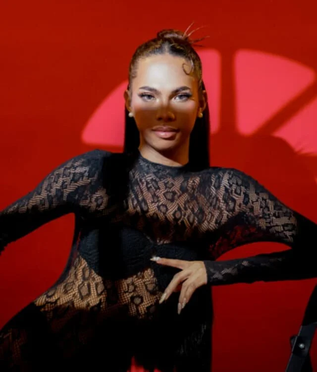 Queenmaesmith cover photo