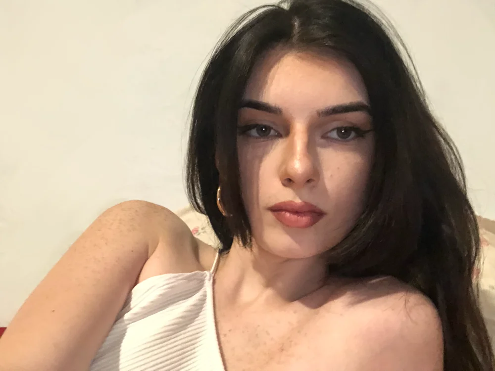 AlexiaAnna's Offline Chat Room
