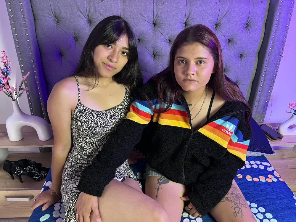 LilithAndEvaa's Offline Chat Room