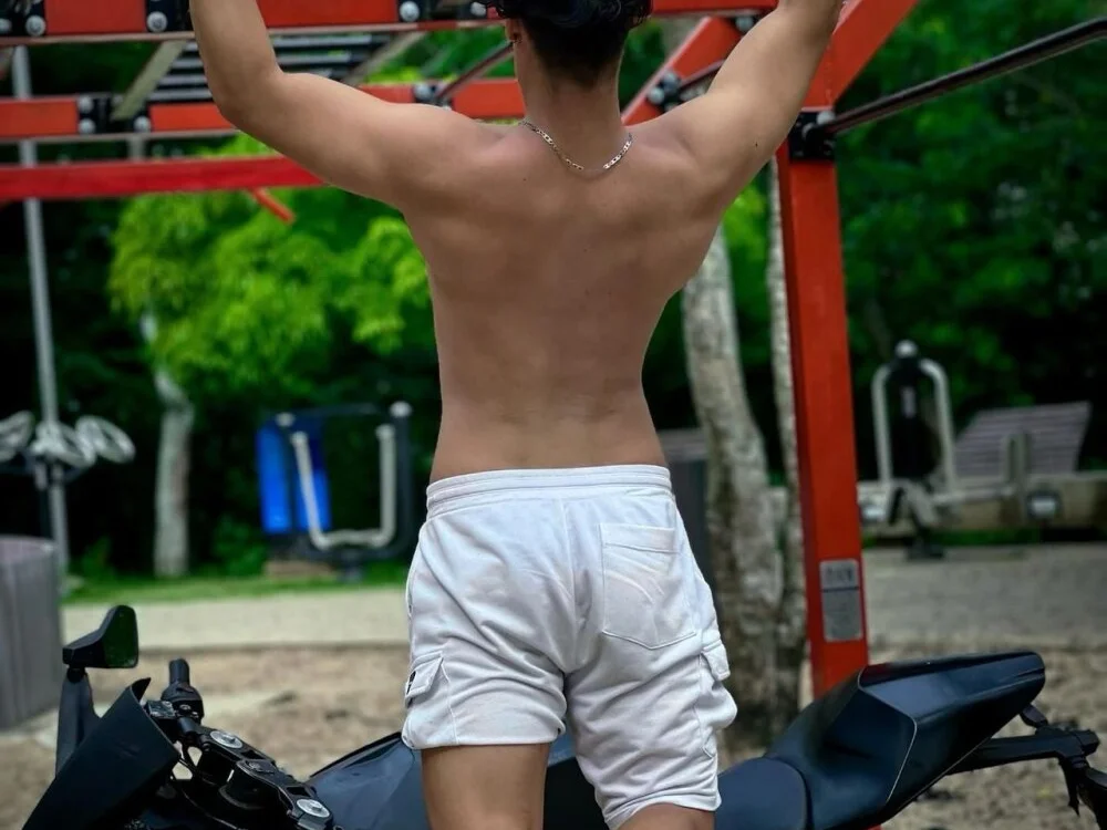 zeus_181's Offline XXX Chat