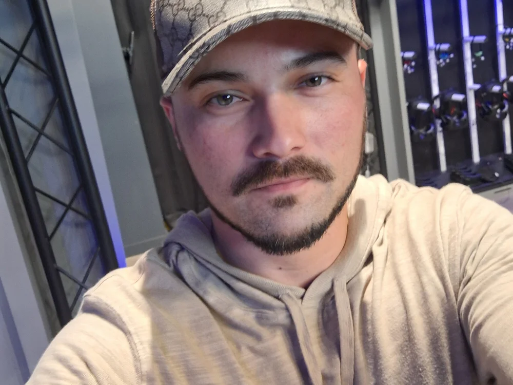 Advidstride1333's Offline Chat Room