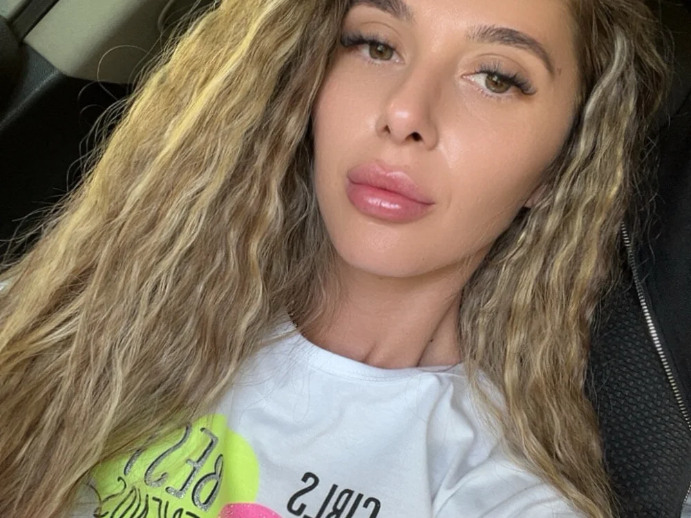 cleosexxylittle07's Offline XXX Chat