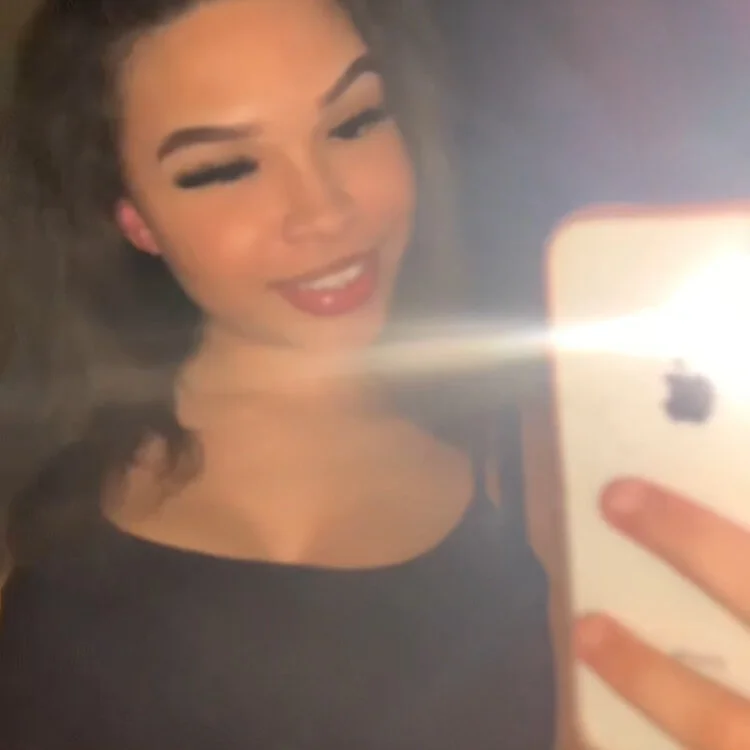 Kayla19XX's Offline Chat Room