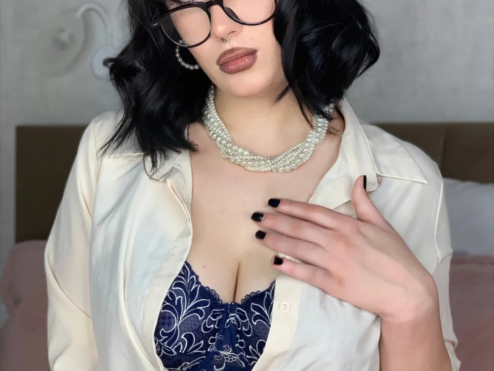 CurvyWoman_'s Offline Chat Room
